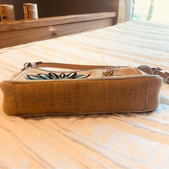 Small 🐝 Coach Handbag🐝 - Picture 3 of 8